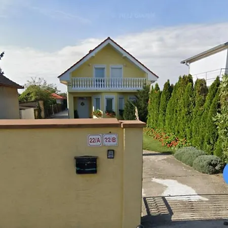 Penzion Cozy With Garden In