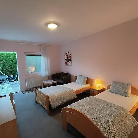 Cozy With Garden In Guest house