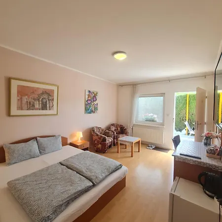 בית הארחה Cozy With Garden In