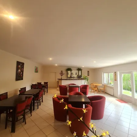 בית הארחה Cozy With Garden In 4*