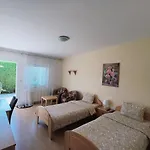 Pensjonat Cozy With Garden In 4*