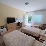 Cozy With Garden In Pensjonat 4*