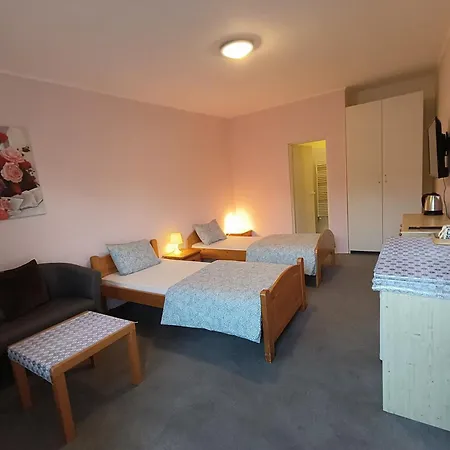 Cozy With Garden In Pressburg
