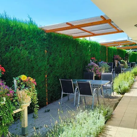 Cozy With Garden In 4* Pozsony
