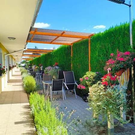 Cozy With Garden In Pensjonat